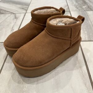 UGG Ultra Mini Platform